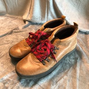 OTBT Green Lake Low Boots Size 10